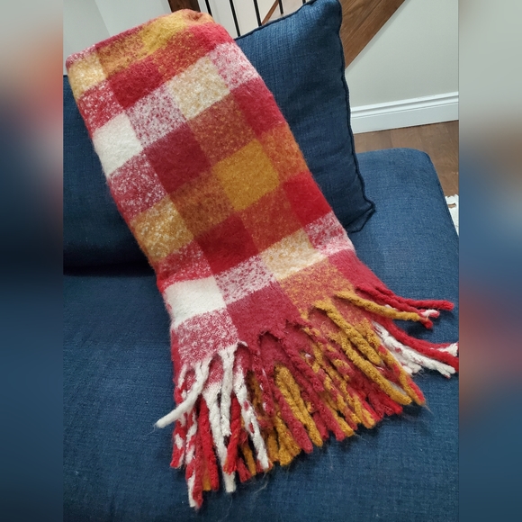 OUI Other - OUI Checkered Throw 50"x60"